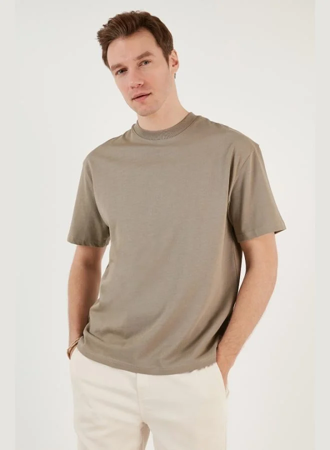 بوراتي تي شيرت رجالي قطن بياقة صفرية بقصة مريحة من بوراتي